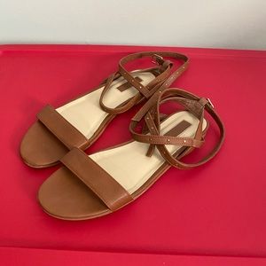 Strappy summer sandles